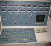 液壓支架試驗(yàn)臺(tái) 如下圖(使用單位:鄭龍煤機(jī))